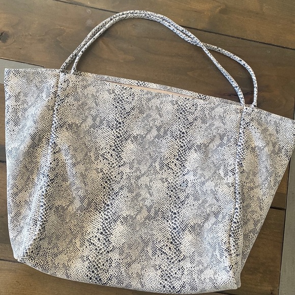 Akaiv Handbags - AKAIV soft shoulder bag snakeskin print on the go bag